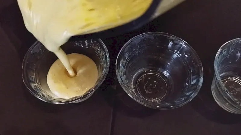 Mousse de maracuyá con leche evaporada paso 4
