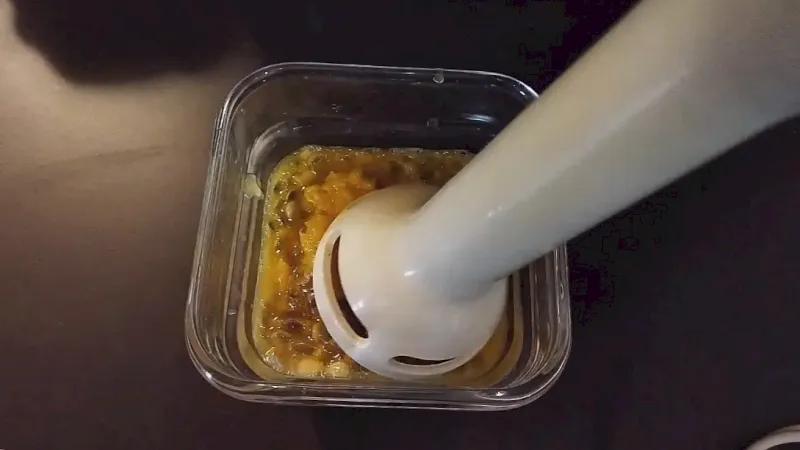 Mousse de maracuyá con leche evaporada paso 5